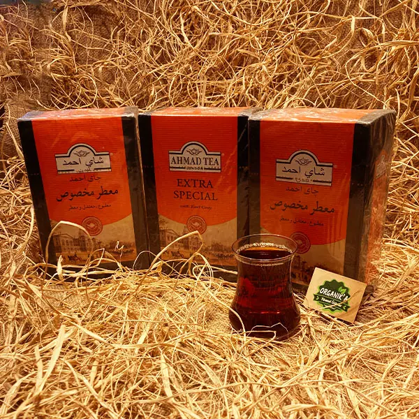 Kokulu Ahmedi Çay 500 Gr. ve bir bardakta çay sunumu